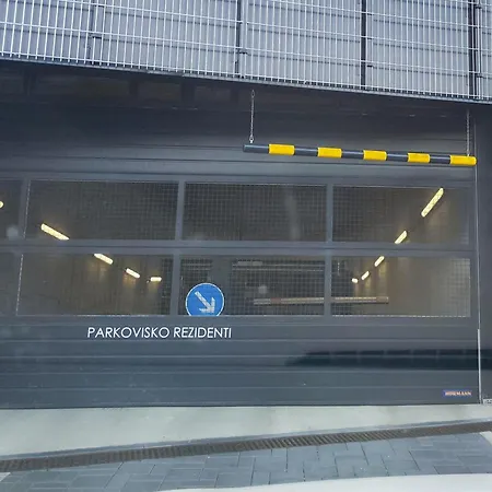 Yarn - Free Private Parking - Balcony With View - Shopping Mall Bratislava