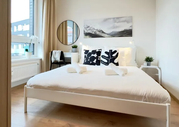 Yarn - Free Private Parking - Balcony With View - Shopping Mall *