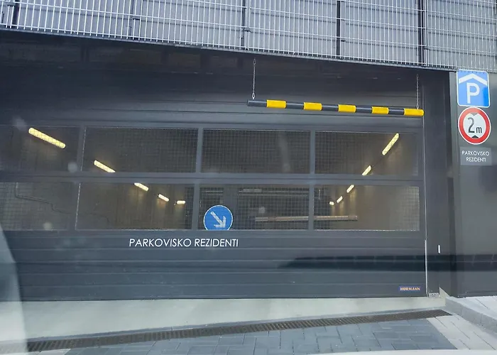 Yarn - Free Private Parking - Balcony With View - Shopping Mall ブラチスラヴァ