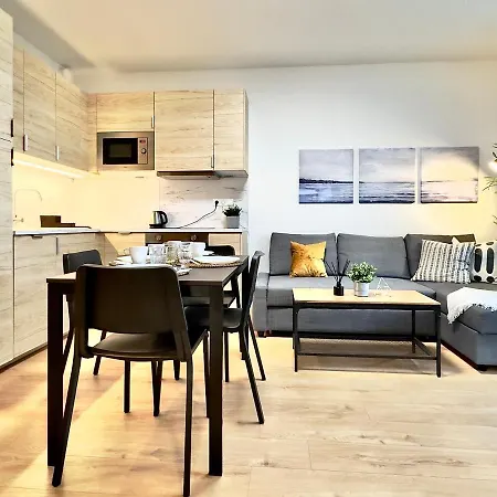 Апартаменты Yarn - Free Private Parking - Balcony With View - Shopping Mall *