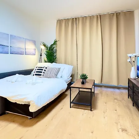Yarn - Brand New - Free Parking - Balcony With View - Shopping Mall شقة براتسيلافا